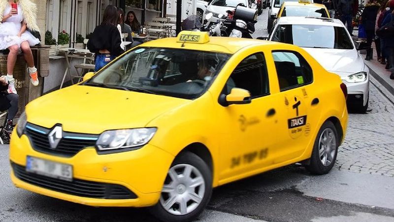 Taksi ücretlerine gelen zam plakalara da yansıdı