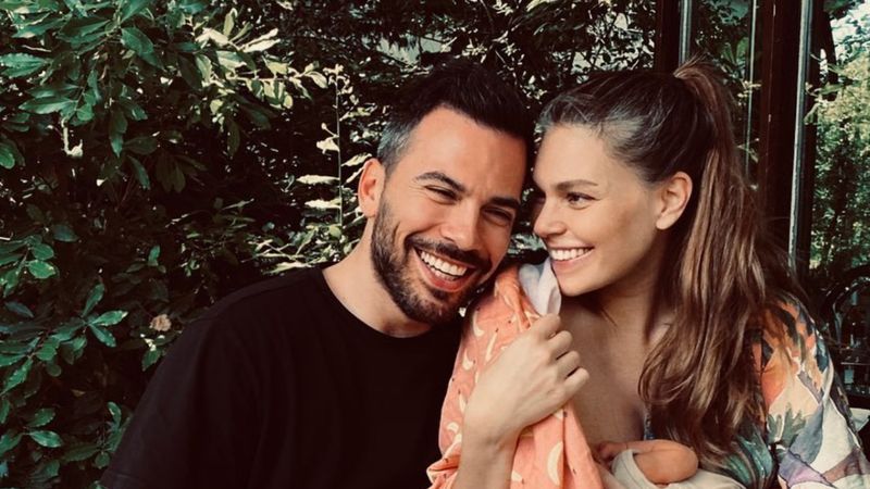 Aslı Enver, kızı Elay'ın saçlarını paylaştı