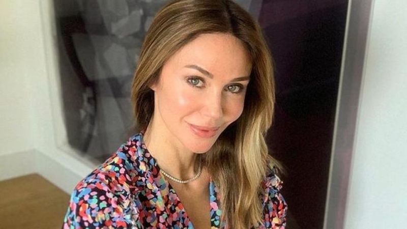 Demet Şener bikinisiyle hamak keyfi yaptı, gören bayıldı! 