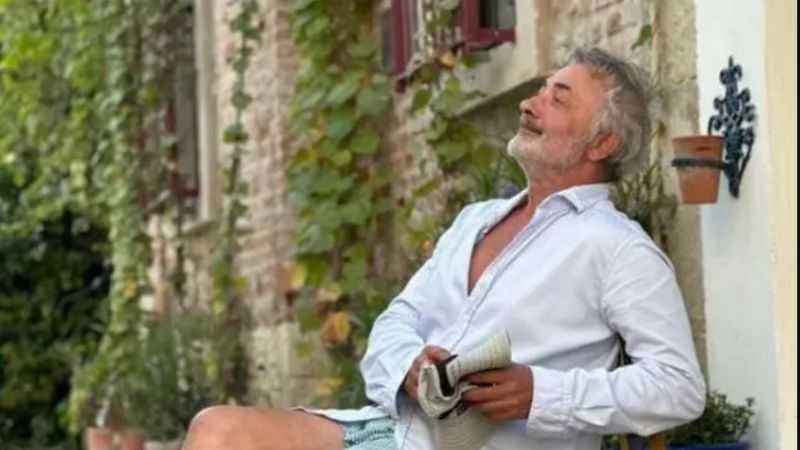 Mehmet Aslantuğ'un tatil pozları