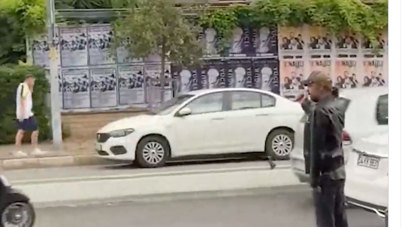 Nejat İşler, otostop çekti