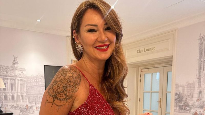 48'lik Pınar Altuğ güvertede süzüldü, pozlarına yorum yağdı! 