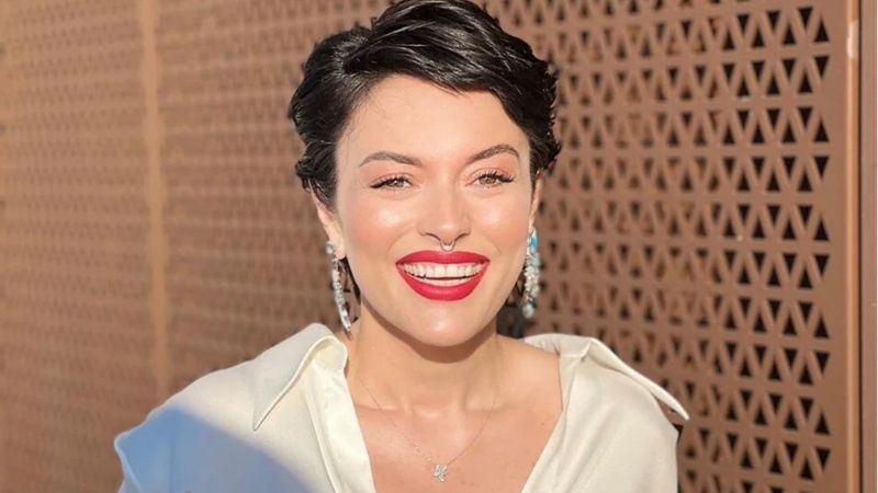 Ezgi Mola'dan karnı burnunda poz! Alışveriş turuna çıktı