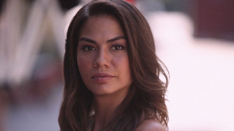 Demet Özdemir plaja indi! Fiziği hayran bıraktı