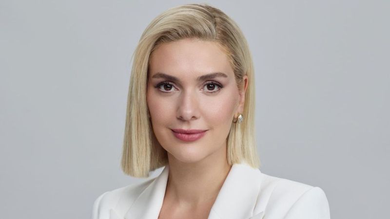 Bergüzar Korel sarışın oldu