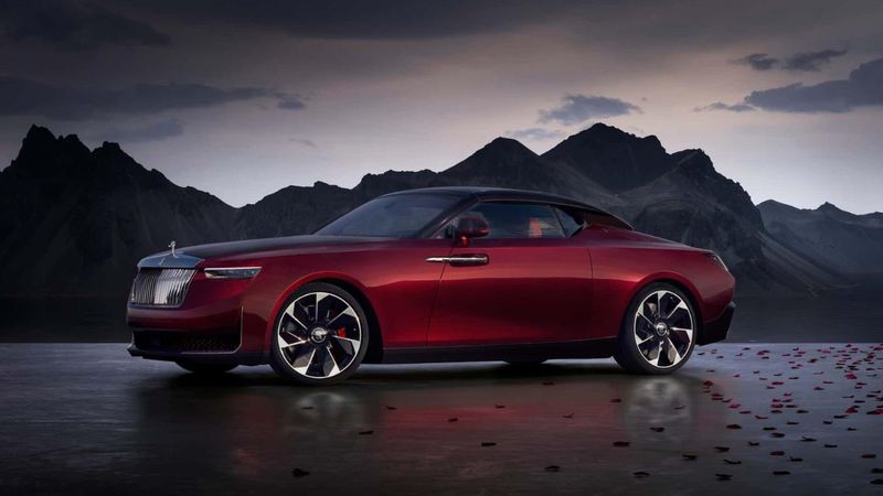Sadece 4 adet üretilecek: Eşsiz tasarımıyla Rolls-Royce La Rose Noire tanıtıldı