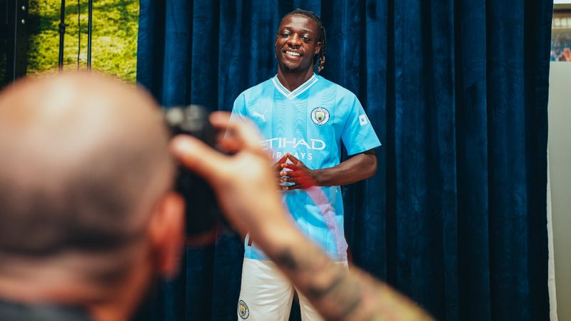 Manchester City, Jeremy Doku'yu renklerine bağladı