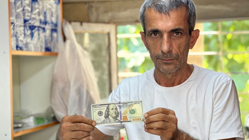 İstanbul'da sahte dolarla alışveriş yapan dolandırıcı 2 bin lira da para üstü aldı