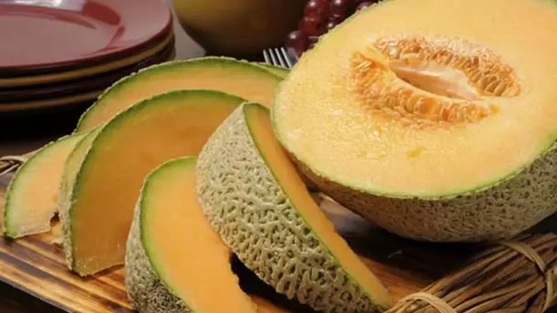 İbn-i Sina’dan altın değerinde tavsiye: Kavun kabuklarını yüzünüze sürerseniz...