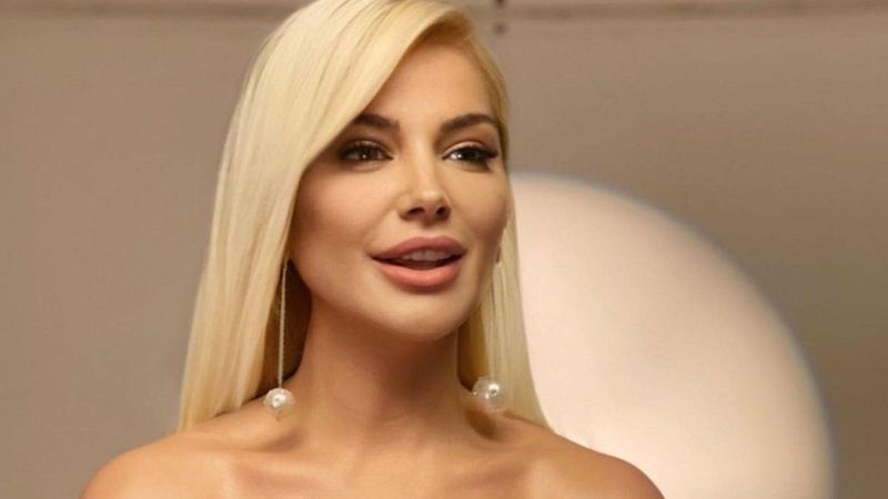 49'luk Songül Karlı dekolteden vazgeçemedi, pozları olay oldu! 