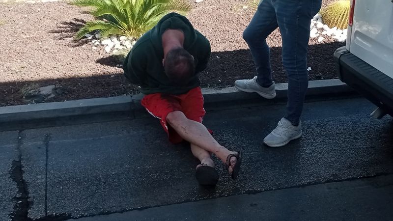 Antalya'da yol verme kavgası! 2 kişiyi bıçakla yaraladı