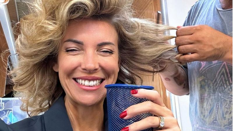 Özge Özberk'ten set paylaşımı