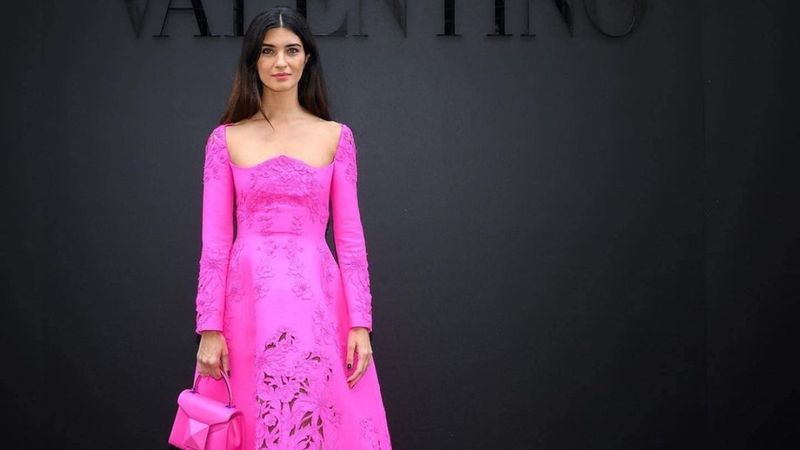 Tuba Büyüküstün'ün ayakları olay oldu