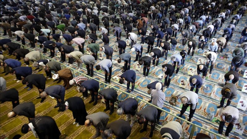 İran'da modernleşme çağrıları: Robotların fetva vermesi gündemde