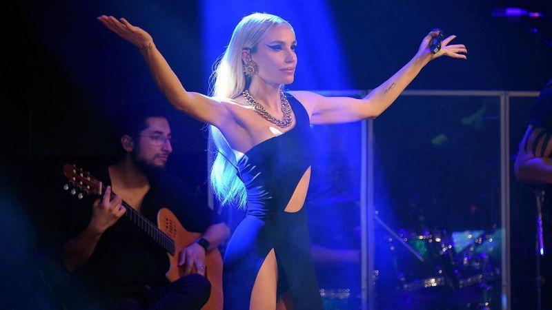 Gülşen'in 'Türkiye'den ayrılırım' sözleri para etti! CHP'li belediyelerden konser yağmuru