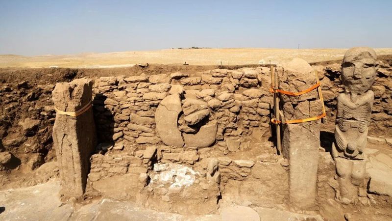 Göbeklitepe'de insan ve hayvan heykeli bulundu