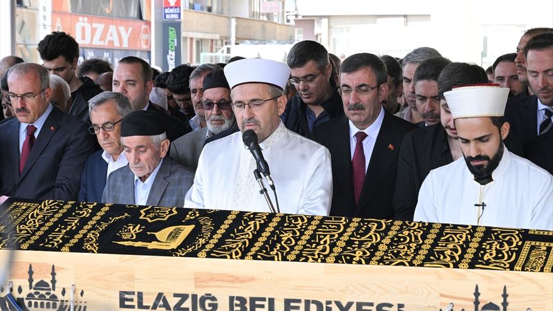 Eski AK Parti Milletvekili Tahir Öztürk, Elazığ'da son yolculuğuna uğurlandı
