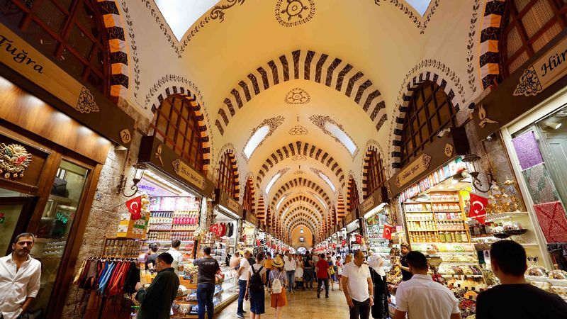 Cuma namazı vaktinde çalışmanın ve kazanılan paranın hükmü