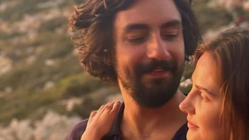 Alina Boz ve Umut Evirgen'den sarmaş dolaş poz