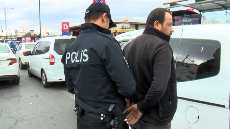 İstanbul'da hakkında yakalama kararı bulunan taksici denetimde yakalandı