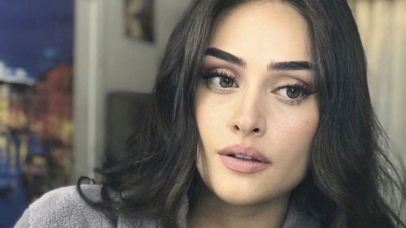 Uzandığı anı takipçileriyle paylaşan Esra Bilgiç nabız yükseltti: 