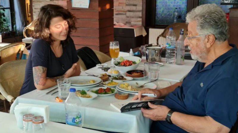 Metin Akpınar'ın kızları ikiz çıktı