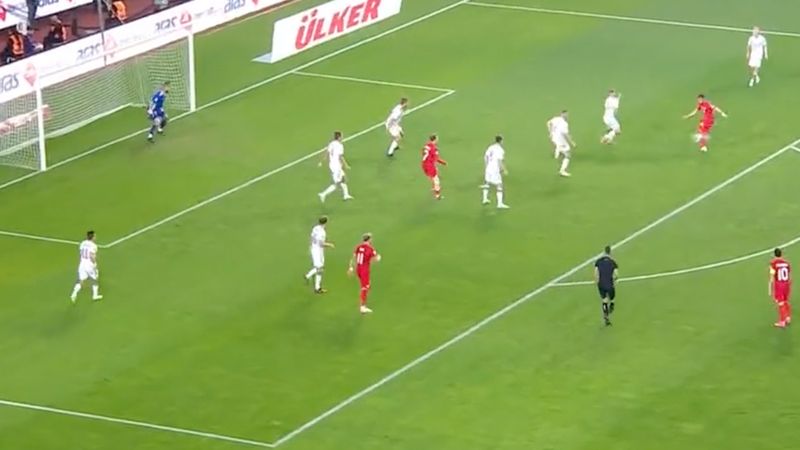 Yunus Akgün'den Letonya'ya harika vole golü!