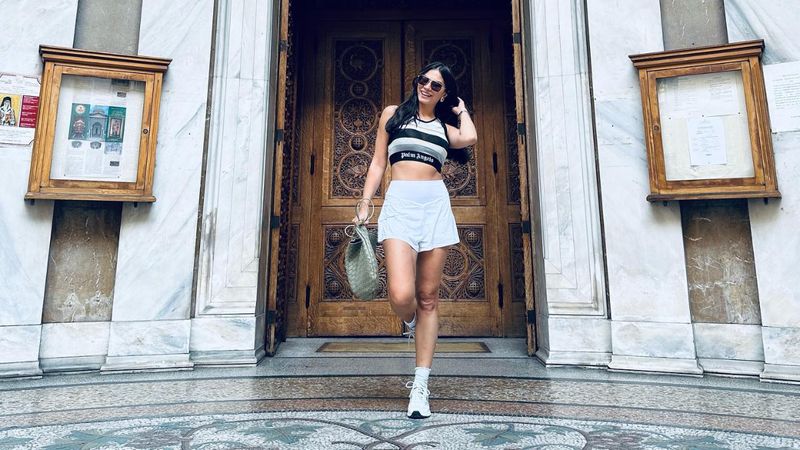 Yunanistan'dan 1 milyon euroya ev alan Demet Özdemir'den Atina pozları