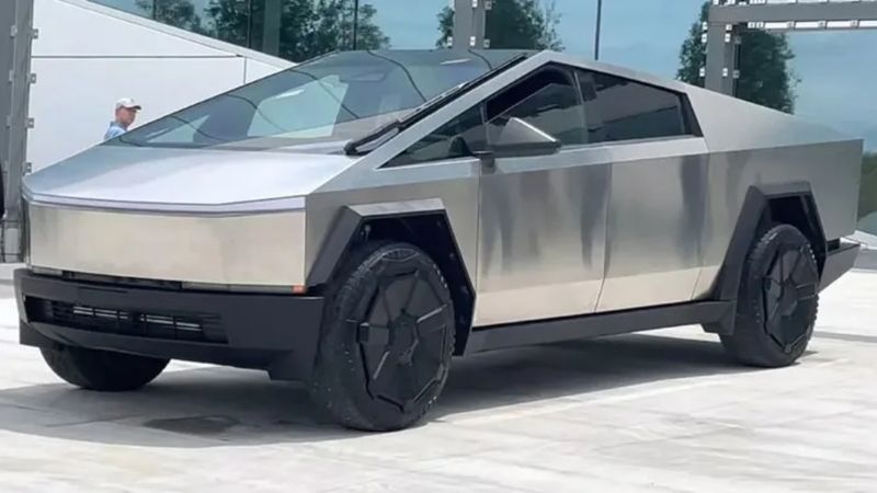 Tesla, merakla beklenen Cybertruck için teslimat tarihini açıkladı