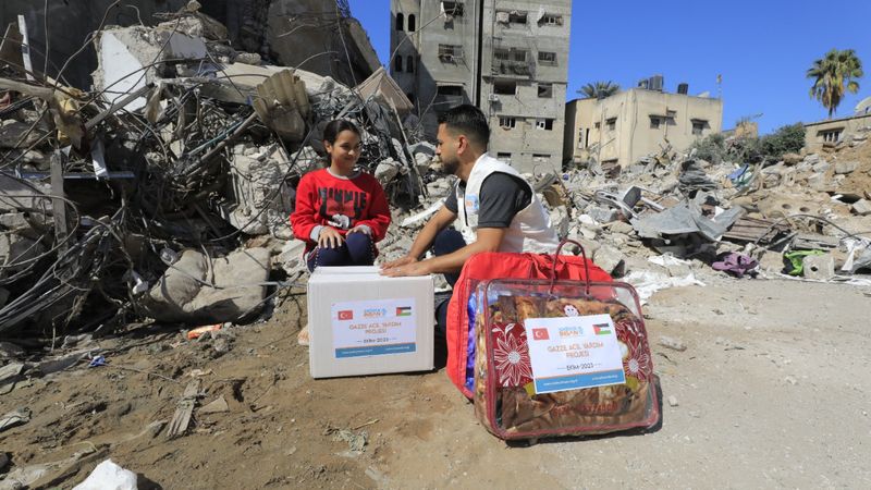 Sadece İnsan Derneği'nden Gazze’ye gıda ve yakıt yardımı