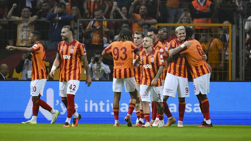 Penaltı, kırmızı kart her şey var! Dev derbide Galatasaray, Beşiktaş'ı devirdi