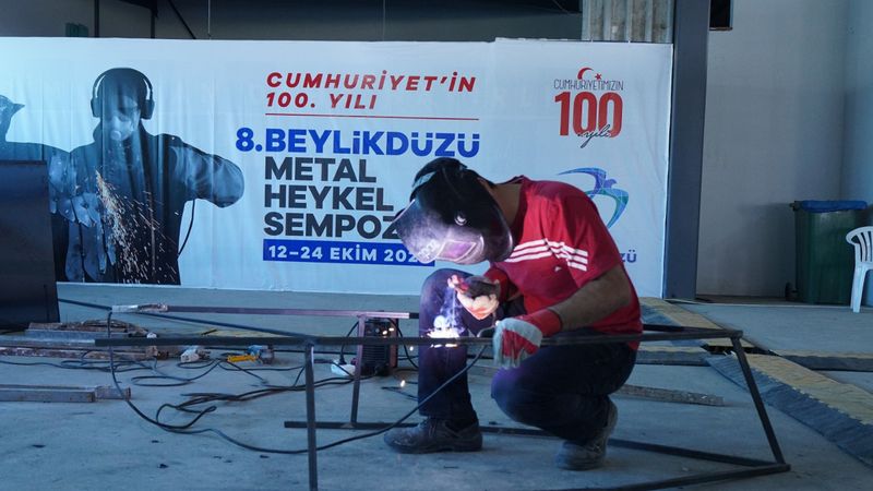 Beylikdüzü'nde Cumhuriyet kutlamaları heykel sempozyumu ile başladı