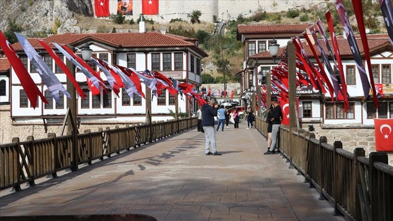 Cumhuriyet'in doğum belgesi burada imzalandı! Amasya kırmızı beyaza büründü