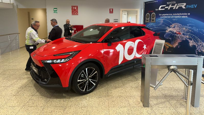 Yeni Toyota C-HR hattan çıkış töreni Sakarya'da yapıldı: Üretim resmen başladı