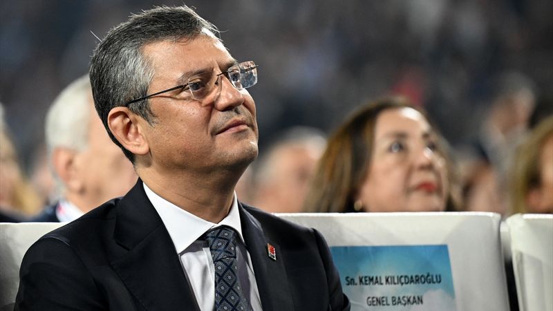 CHP'de Özgür Özel dönemi başladı