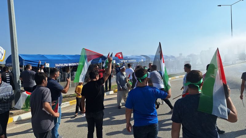 İncirlik Hava Üssü'ne çevresindeki eylemde ortam gerildi