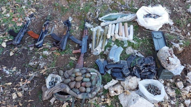 Irak'ın kuzeyinde teröristlere ait mağara ve sığınak imha edildi: İşte geçirilenler