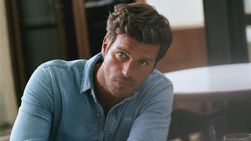 Kıvanç Tatlıtuğ, mutfakta yakalandı: Özge Özpirinçci paylaşımıyla gündem oldu