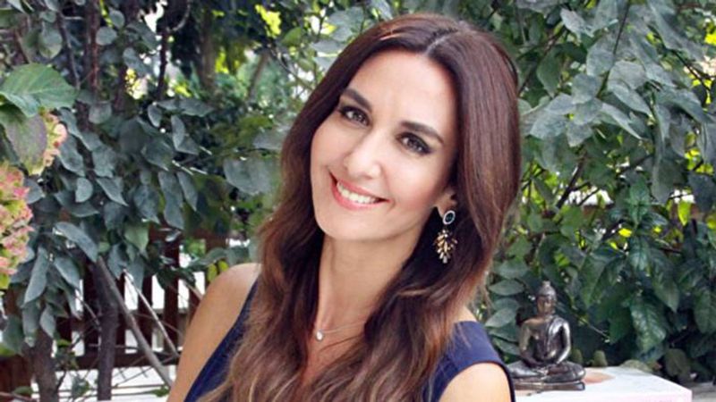 Ayşe Tolga’nın yazdığı Ne İstersen Değil Neysen Onu Çekersin kitabında zamanın ötesinde bir deneyim