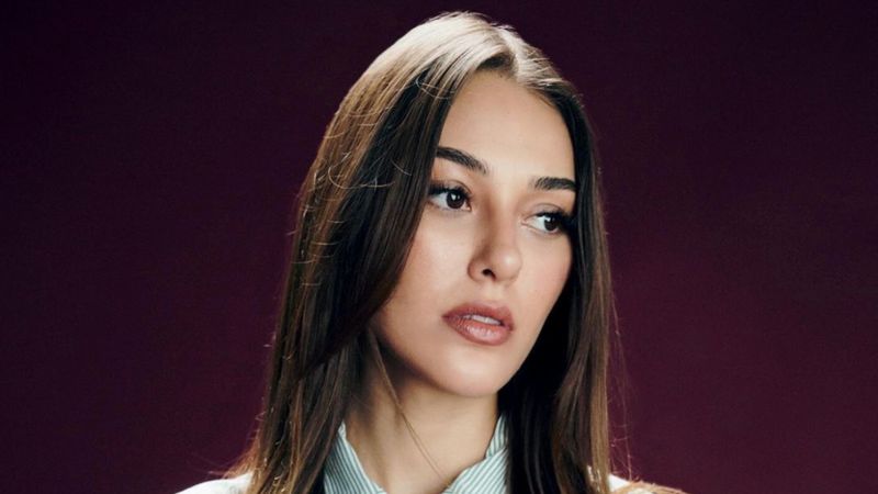 Dilan Çiçek Deniz'in son kombini olay oldu: Şort üstüne ceket giydi