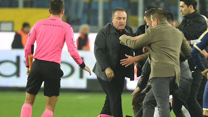 Süper Lig hakemlerinden olay karar: Yabancı hakemler yönetsin