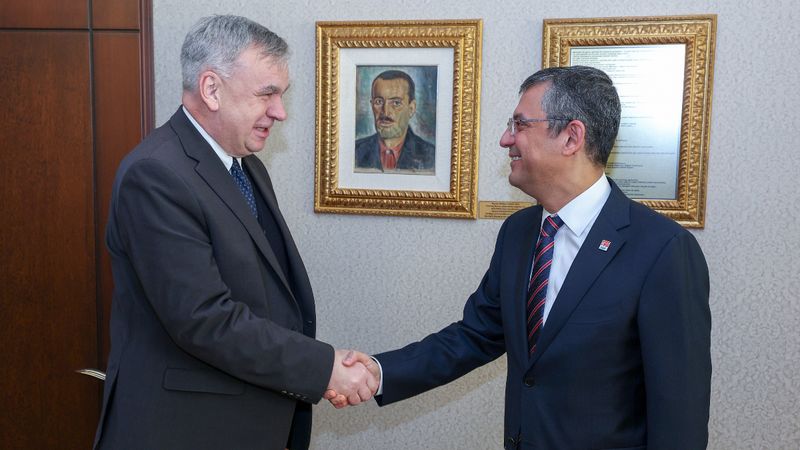 Alman Büyükelçi Schulz'dan CHP'ye ziyaret: Özgür Özel'le görüştü