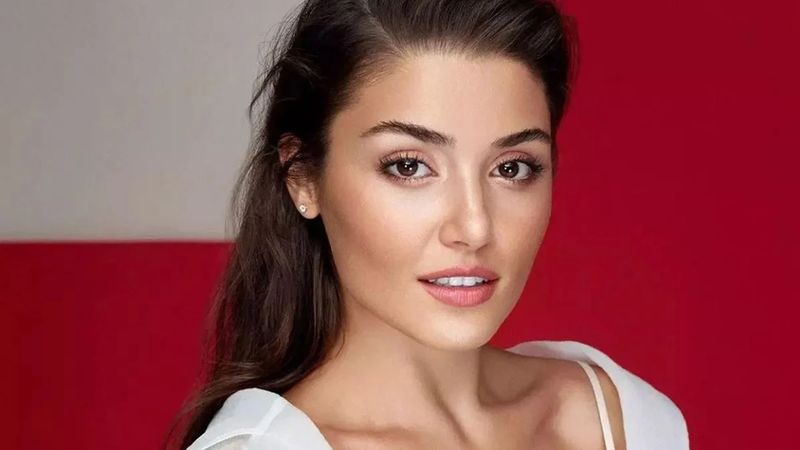 Hande Erçel, Riyad gecelerinde! Güzelliği büyüledi, gören dondu kaldı...