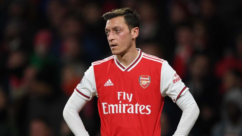 Mesut Özil'den Leonardo DiCaprio'ya 25 yaş göndermesi