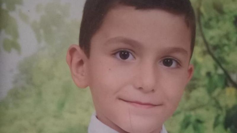 Başıboş köpeklerin saldırdığı Tunahan bir dizi ameliyat geçirecek