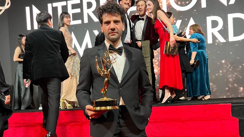 Yeni baba olan oyuncu Kaan Urgancıoğlu bebeğiyle yürüyüşe çıktı