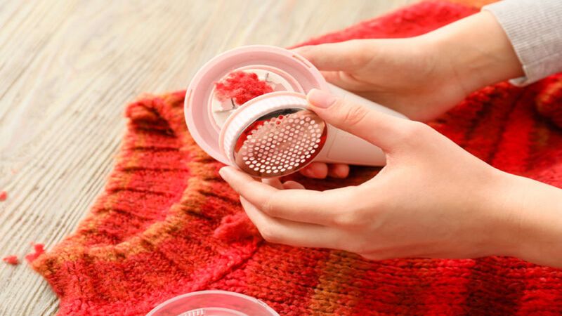 Tüylenen kazaklarınız artık çöpe gitmeyecek! Bu yöntemle temizlendiğinde ilk günkü gibi oluyor…