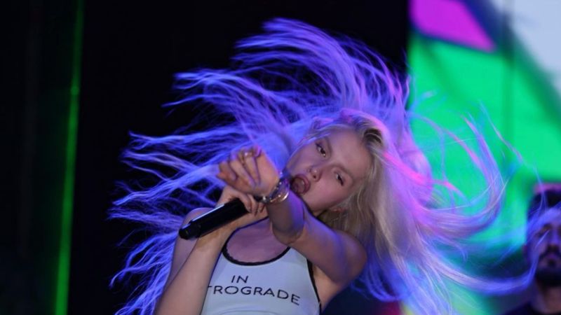 Aleyna Tilki, minicik eteğiyle müjdeyi verdi: 'Yakında yine'