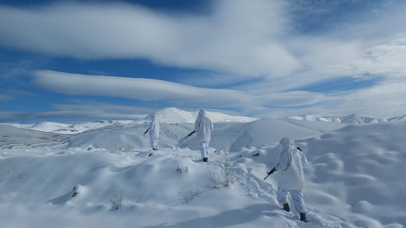 MSB paylaştı: Mehmetçik'in zorlu kış şartlarıyla mücadelesi!