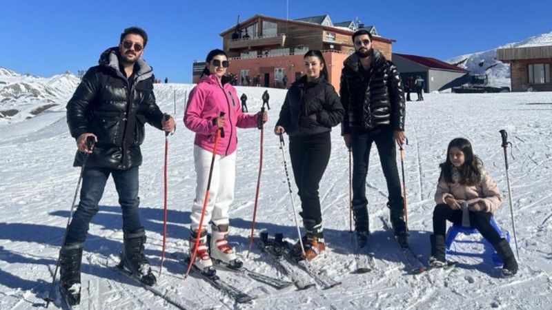 Yüksekova'da kayakseverler pistleri doldurdu